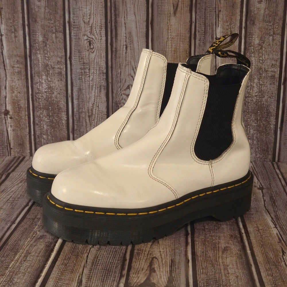 Sz 8 US Womens Dr. Martens 2976 Quad White Leather Platform Chelsea Boots